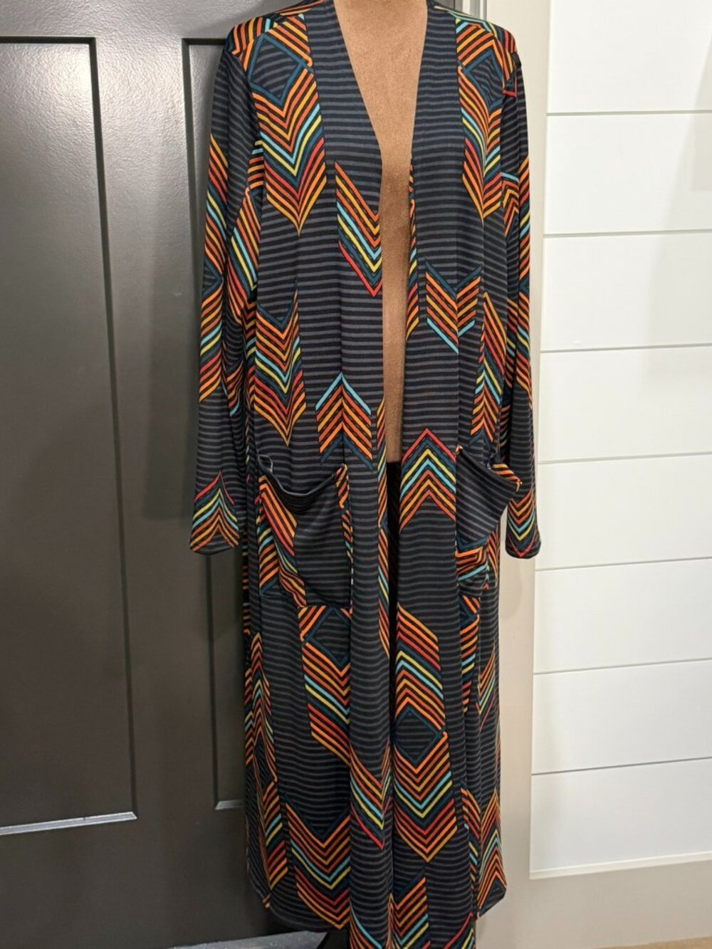 LuLaRoe Sarah Longline Cardigan – Multicolor Chevron/Geo Pattern – Size Large